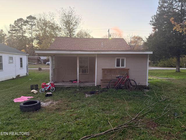 123 Baumgartner Rd, Harriman, TN 37748