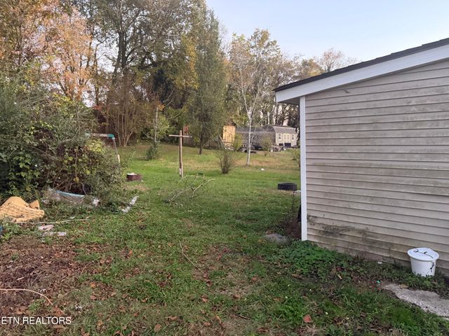 123 Baumgartner Rd, Harriman, TN 37748