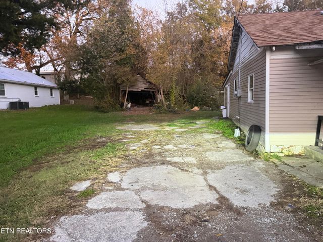 123 Baumgartner Rd, Harriman, TN 37748