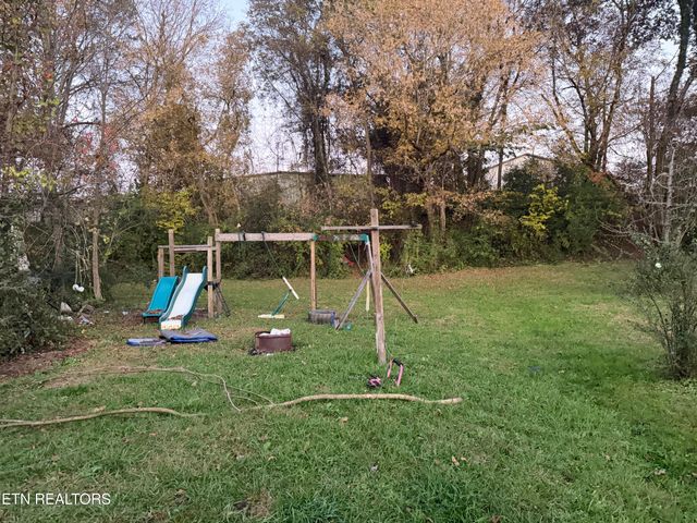 123 Baumgartner Rd, Harriman, TN 37748