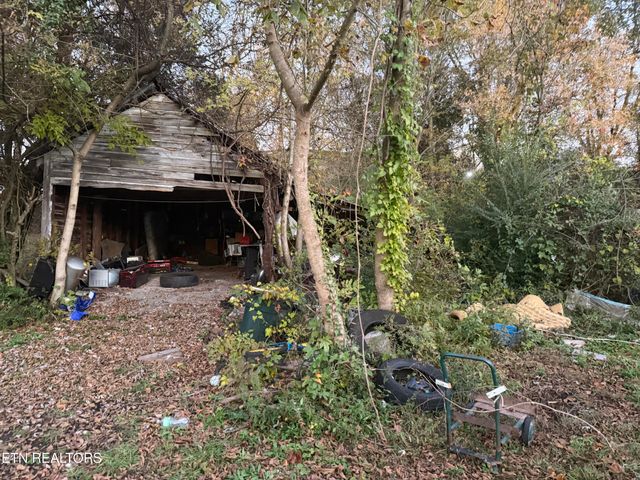 123 Baumgartner Rd, Harriman, TN 37748