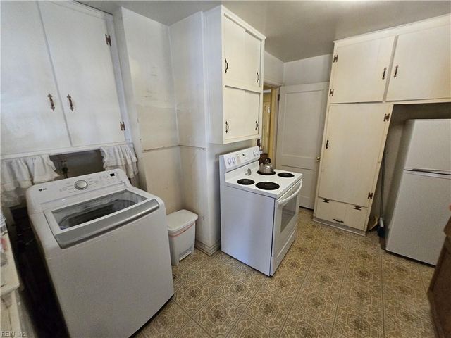 82 Lakeside DR, Newport News, VA 23606