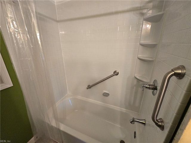 82 Lakeside DR, Newport News, VA 23606