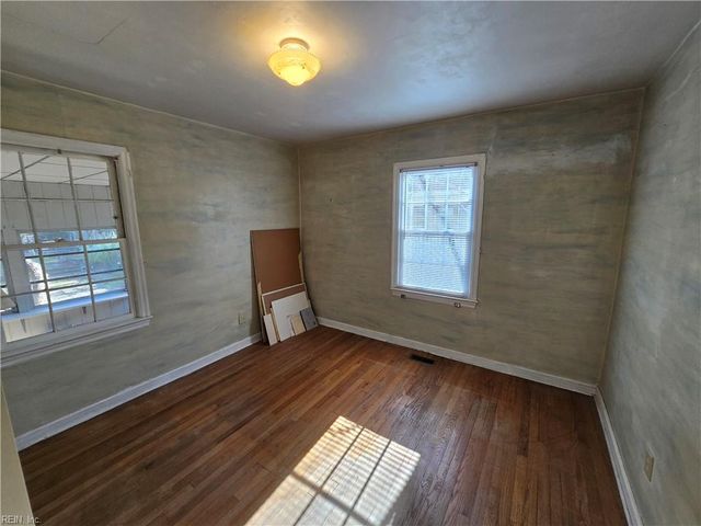 82 Lakeside DR, Newport News, VA 23606