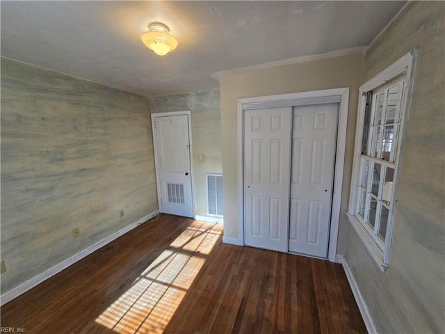 82 Lakeside DR, Newport News, VA 23606