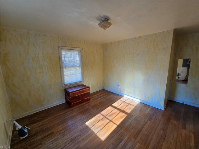 82 Lakeside DR, Newport News, VA 23606