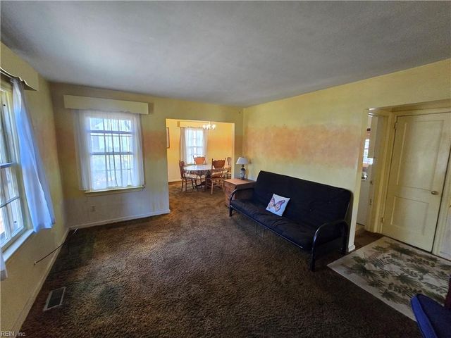 82 Lakeside DR, Newport News, VA 23606