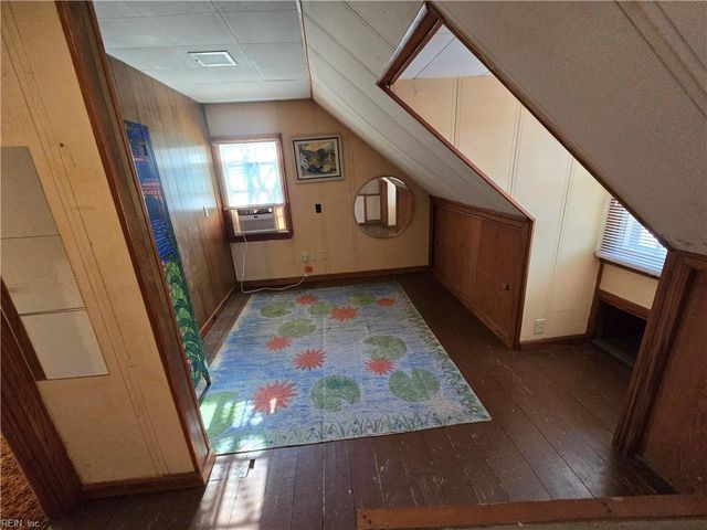 82 Lakeside DR, Newport News, VA 23606