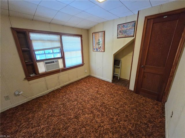 82 Lakeside DR, Newport News, VA 23606