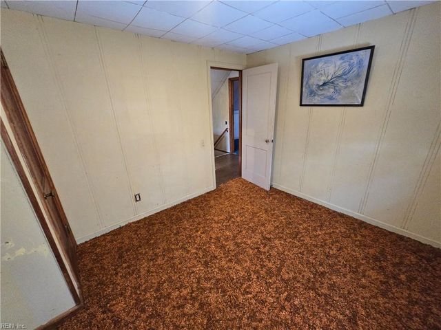 82 Lakeside DR, Newport News, VA 23606