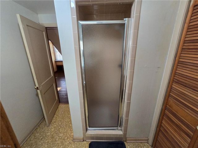 82 Lakeside DR, Newport News, VA 23606