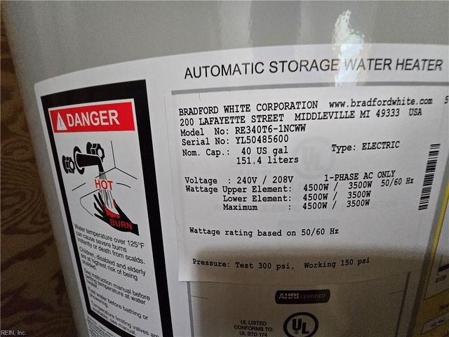 82 Lakeside DR, Newport News, VA 23606