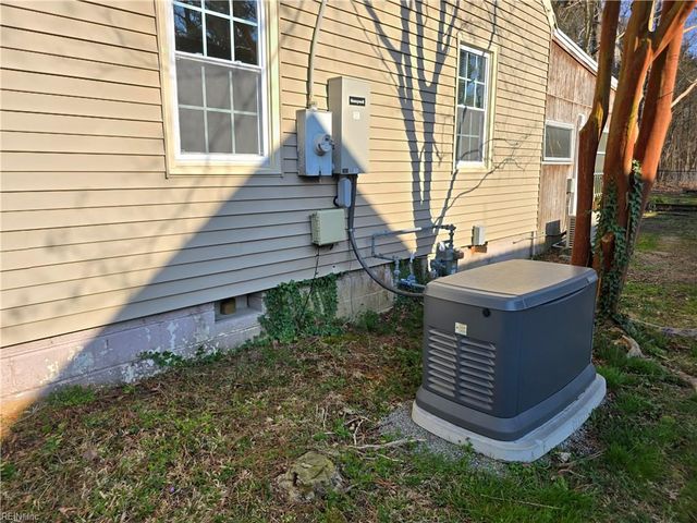 82 Lakeside DR, Newport News, VA 23606