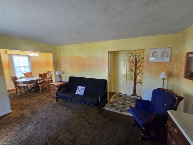 82 Lakeside DR, Newport News, VA 23606