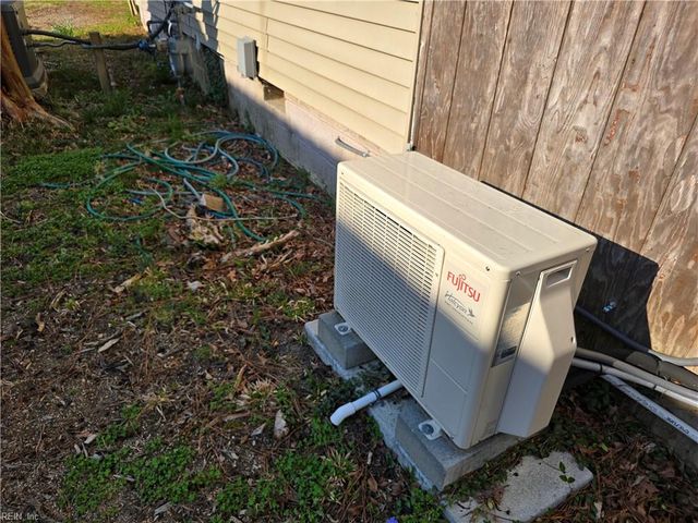 82 Lakeside DR, Newport News, VA 23606