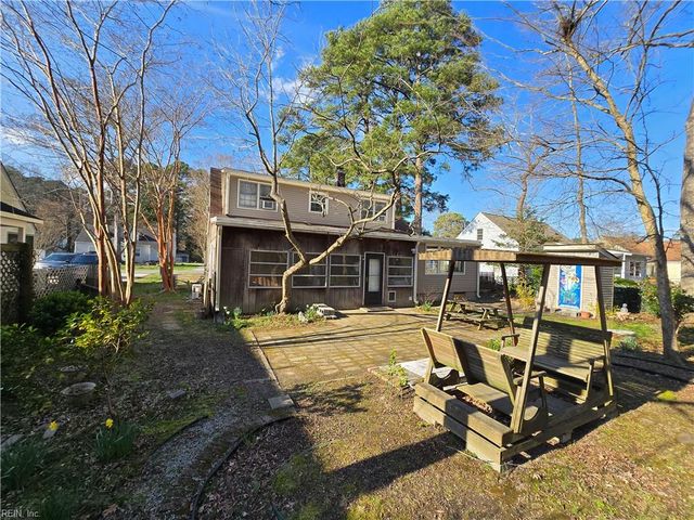 82 Lakeside DR, Newport News, VA 23606