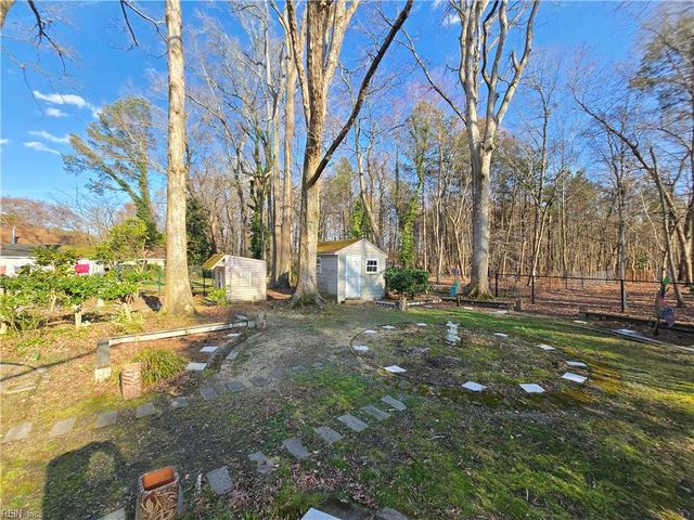 82 Lakeside DR, Newport News, VA 23606