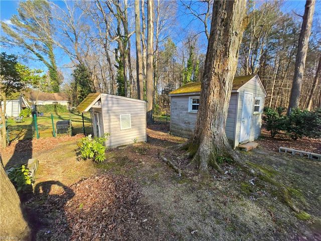 82 Lakeside DR, Newport News, VA 23606