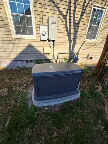 82 Lakeside DR, Newport News, VA 23606