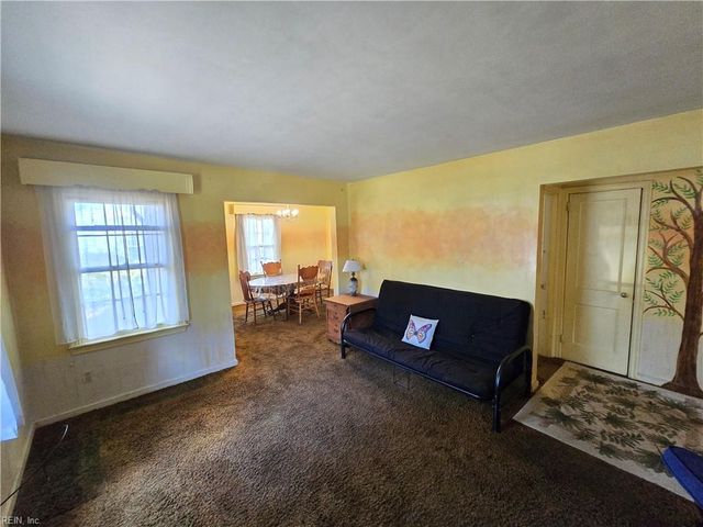 82 Lakeside DR, Newport News, VA 23606