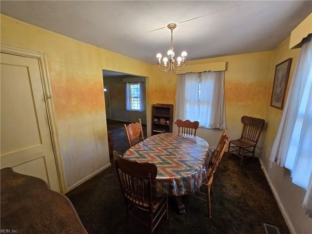 82 Lakeside DR, Newport News, VA 23606