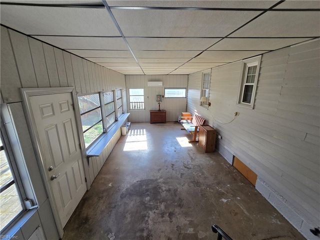 82 Lakeside DR, Newport News, VA 23606