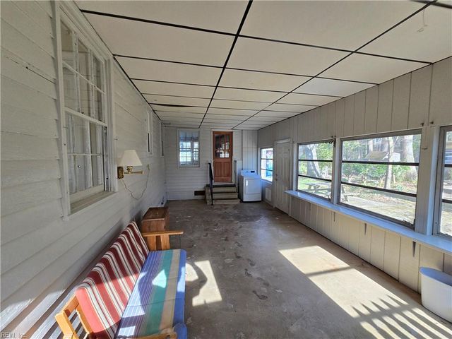 82 Lakeside DR, Newport News, VA 23606