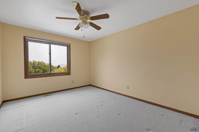 551 FOX RUN DR, Rapid City, SD 57701