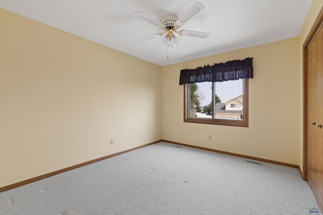 551 FOX RUN DR, Rapid City, SD 57701