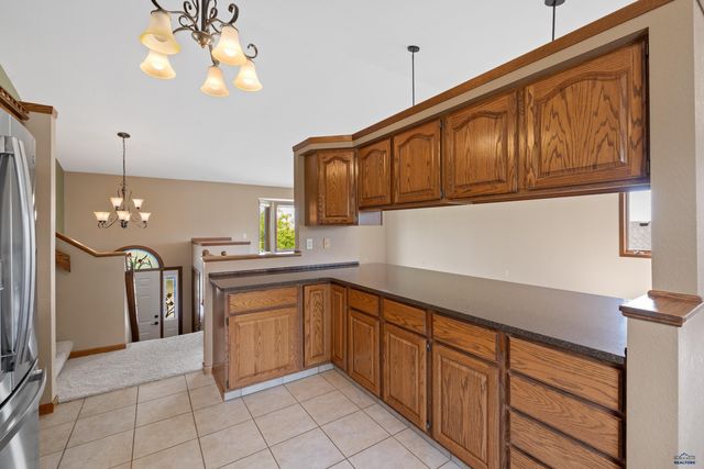 551 FOX RUN DR, Rapid City, SD 57701