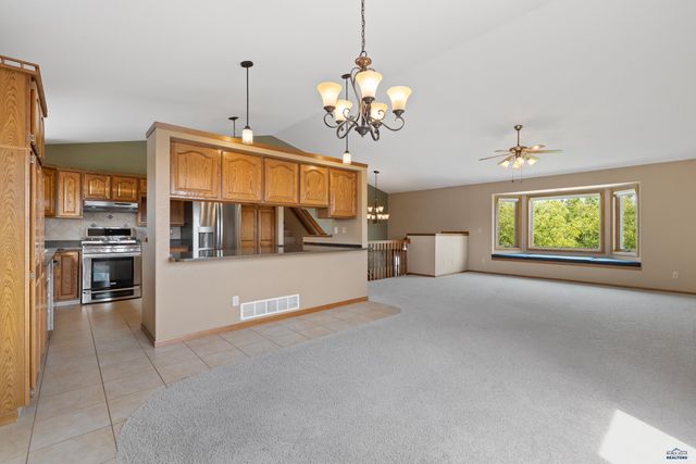 551 FOX RUN DR, Rapid City, SD 57701