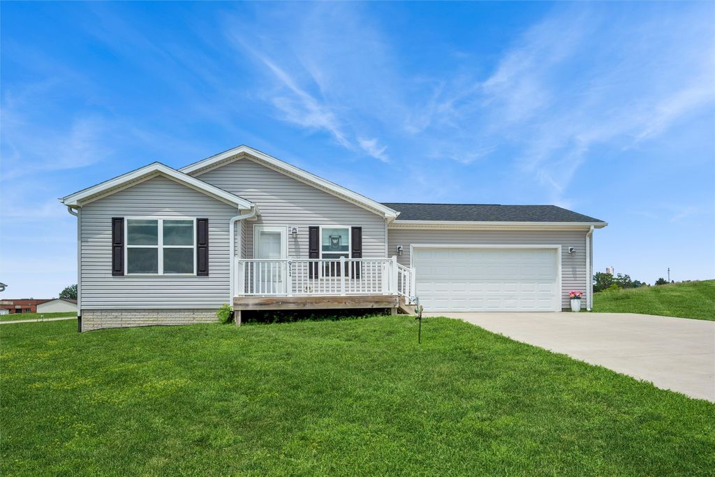 911 15th Street, Guthrie Center, IA 50115
