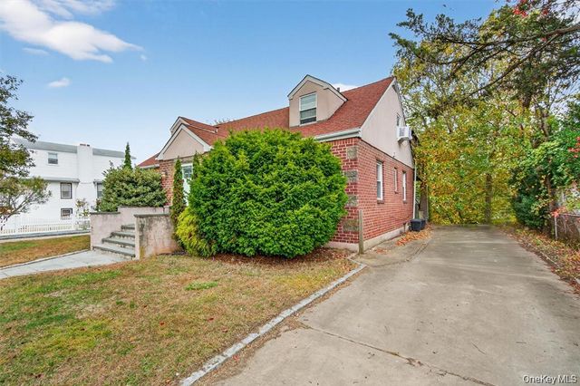 41 Ostend Road, Island Park, NY 11558