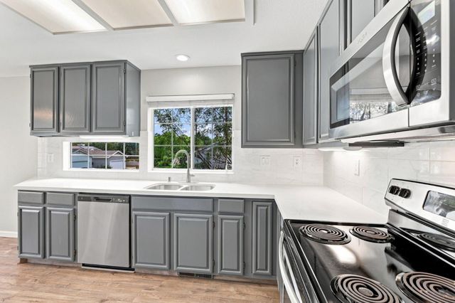 921 Clinton Place, Pleasanton, CA 94566