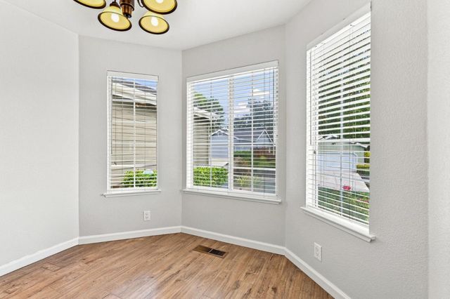 921 Clinton Place, Pleasanton, CA 94566