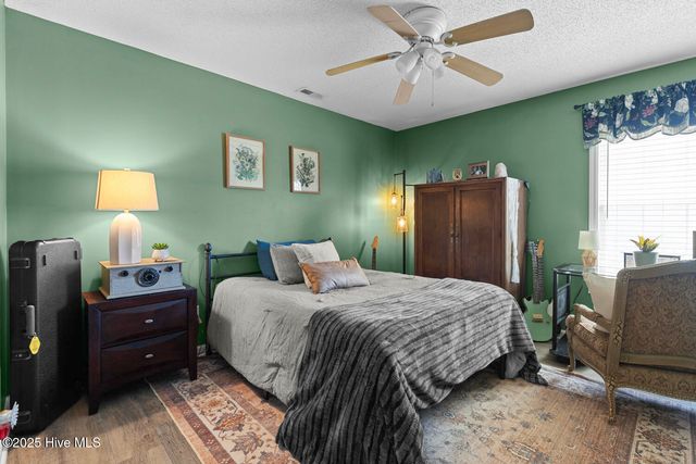 310 Whirlaway Boulevard, Sneads Ferry, NC 28460