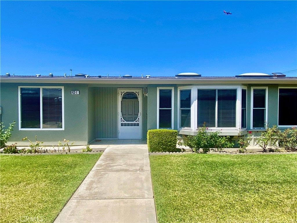 Image 1 of property listing at 1670 Interlachen Rd., M12-43C, Seal Beach, CA 90740