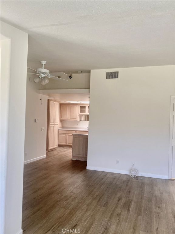 Image 5 of property listing at 1670 Interlachen Rd., M12-43C, Seal Beach, CA 90740