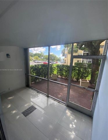 922 NE 199th St 1D, Miami, FL 33179