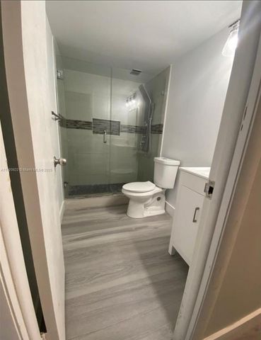 922 NE 199th St 1D, Miami, FL 33179