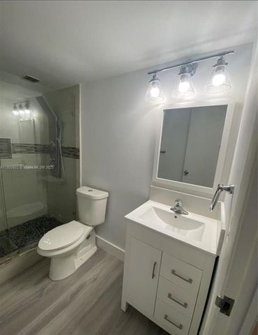 922 NE 199th St 1D, Miami, FL 33179