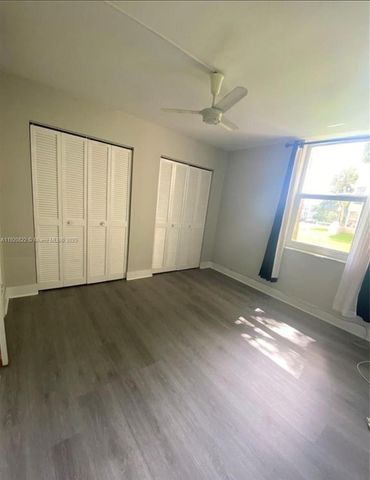 922 NE 199th St 1D, Miami, FL 33179