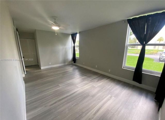 922 NE 199th St 1D, Miami, FL 33179