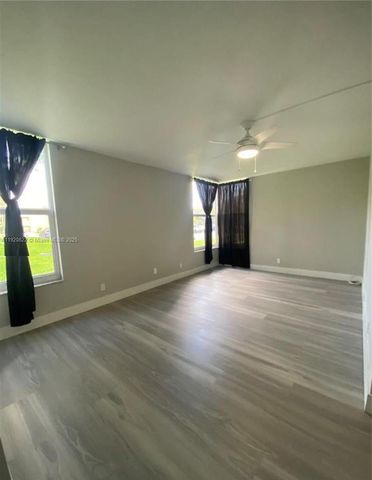 922 NE 199th St 1D, Miami, FL 33179