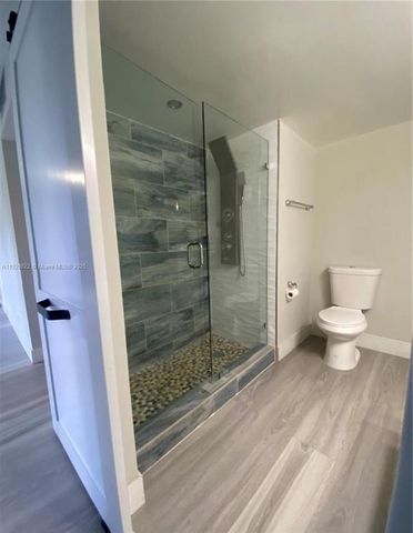 922 NE 199th St 1D, Miami, FL 33179