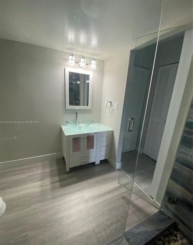 922 NE 199th St 1D, Miami, FL 33179