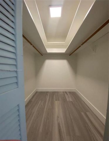 922 NE 199th St 1D, Miami, FL 33179