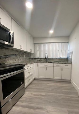 922 NE 199th St 1D, Miami, FL 33179