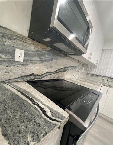 922 NE 199th St 1D, Miami, FL 33179