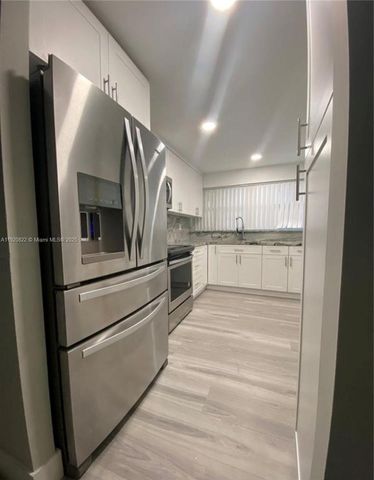 922 NE 199th St 1D, Miami, FL 33179